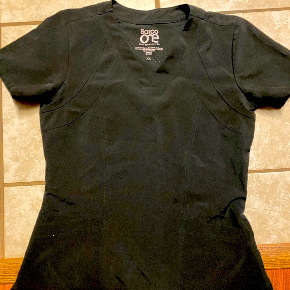 Black XS Scrub Top